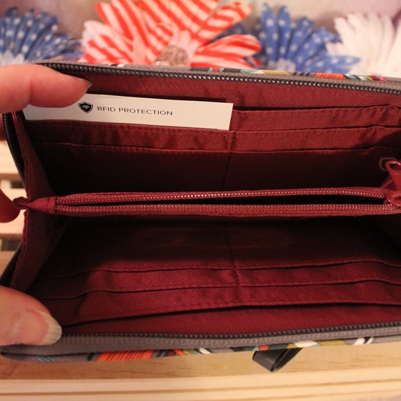 NEW Vera Bradley Midtown RFID Wristlet Wallet - Picture 4 of 5